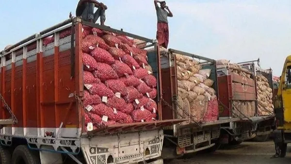 সোনামসজিদ বন্দর দিয়ে পেঁয়াজ এল ৩৪৩০ মেট্রিক টন