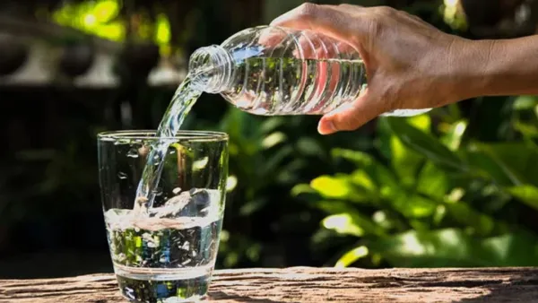 দাঁড়িয়ে পানি পান করা কি জায়েজ?