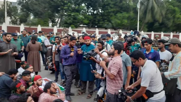 পদত্যাগ করতে রাষ্ট্রপতিকে ২৪ ঘণ্টার আল্টিমেটাম