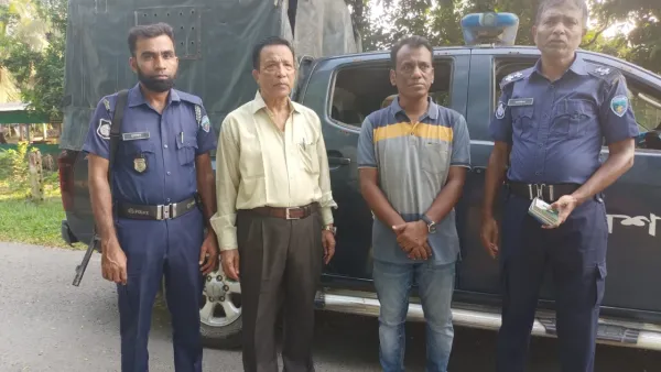 ভারতে যেতে চাওয়া জামাই-শ্বশুরকে থানায় সোপর্দ