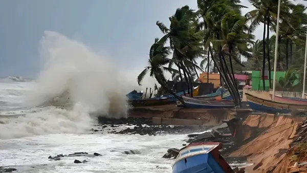 ঘূর্ণিঝড়ে রুপ নিল ‘দানা’,  পশ্চিমবঙ্গ ও ওড়িশায় সতর্কতা জারি