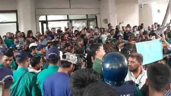সচিবালয়ে ঢুকে শিক্ষার্থীদের বিক্ষোভ, ছত্রভঙ্গ করল আইনশৃঙ্খলা বাহিনী