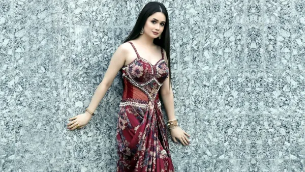 সুখবর দিলেন ঐশী