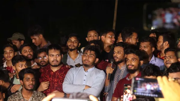 ছাত্রলীগ নিষিদ্ধে ঢাবিতে আনন্দ মিছিল