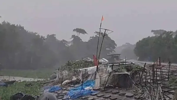 ঘূর্ণিঝড় ‘দানা’র প্রভাবে বৃষ্টি, উপকূলজুড়ে আতঙ্ক