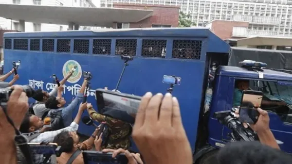 সচিবালয় থেকে গ্রেপ্তার ২৬ জন নিষিদ্ধ ছাত্রলীগের সঙ্গে জড়িত