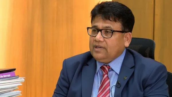 আদালতে ক্ষমা চাইলেন ইসির সাবেক সচিব হেলালুদ্দীন