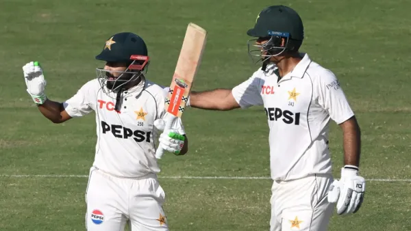 শাকিলের সেঞ্চুরি, অলরাউন্ডার সাজিদ-নোমানে জয়ের কাছে পাকিস্তান