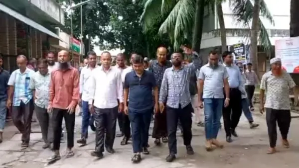 বেতনের দাবিতে এফডিসিতে সভা ও মিছিল