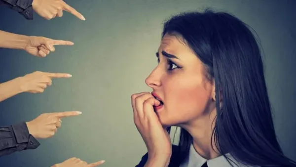 সোশ্যাল মিডিয়ায় ‘ট্রল’ সামলাবেন যেভাবে