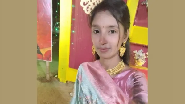 বারান্দায় পড়েছিল গৃহবধূর রক্তাক্ত মরদেহ