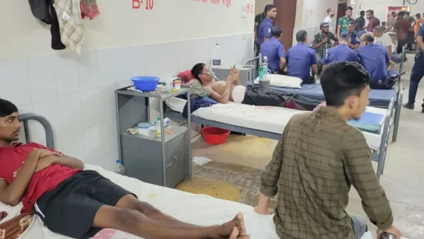 মমেক হাসপাতালে আন্দোলনে আহত ৫ জনকে মারধর, থানায় মামলা