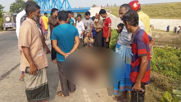 নড়াইলে গরুচোর সন্দেহে ৩ জনকে পিটিয়ে হত্যা