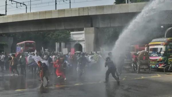 ফের আন্দোলনে ৩৫ প্রত্যাশীরা, পুলিশের লাঠিচার্জ-জলকামানে ছত্রভঙ্গ