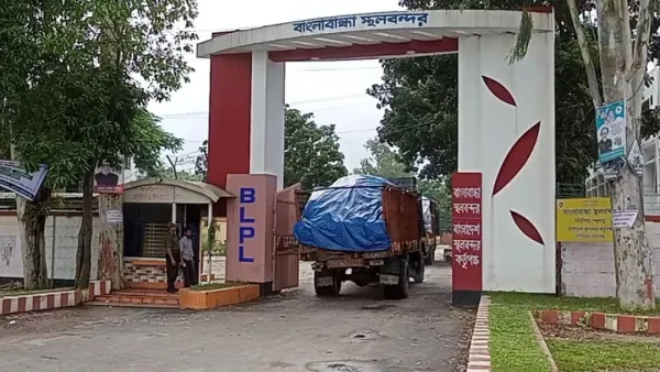 কালীপূজার ছুটি শেষে বাংলাবান্ধা স্থলবন্দরে আমদানি-রপ্তানি শুরু