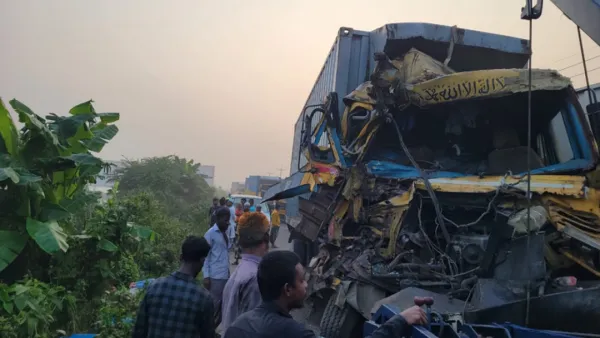 ট্রাক ও কাভার্ডভ্যানের সংঘর্ষে যুবক নিহত