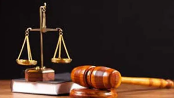 সাড়ে ১১টায় এজলাসে উঠে প্রশ্নের মুখে বিচারক