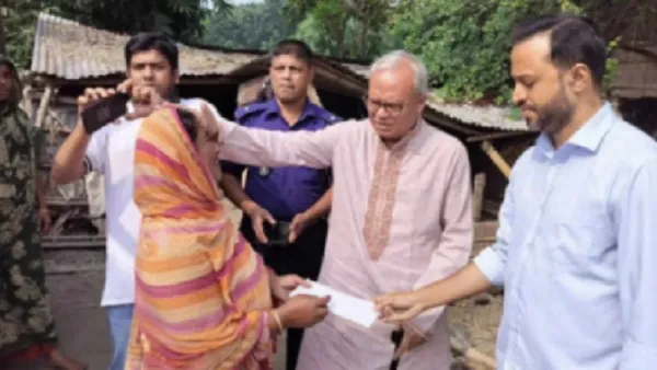 ফরিদপুরে বাড়ি ভেঙে দেওয়া সেই বিধবার পাশে দাঁড়ালেন রিজভী