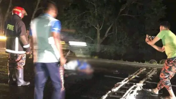 বাসের ধাক্কায় ছিটকে পড়ে ট্রাকের চাকায় পিষ্ট, ভ্যানচালকের মৃত্যু