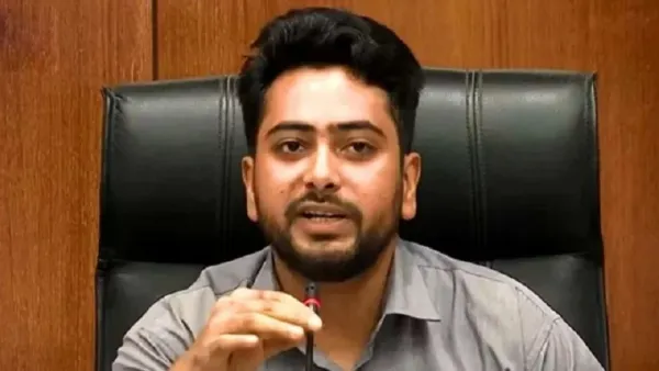 অপপ্রচারের জবাব দিলেন নাহিদ