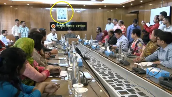 সংস্কৃতি মন্ত্রণালয় থেকে শেখ মুজিবের ছবি সরালেন ফারুকী