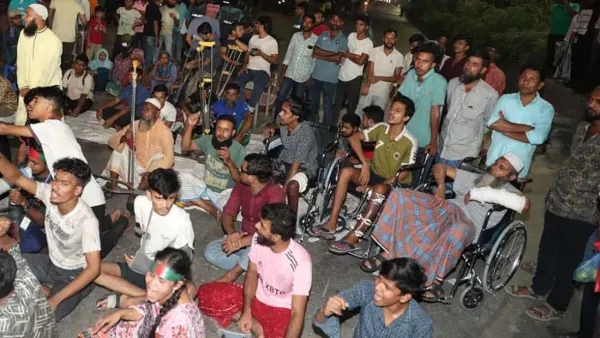 দাবি না মানা পর্যন্ত রাস্তা ছাড়বেন না আহত আন্দোলনকারীরা