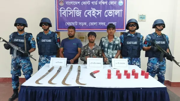 ভোলায় বোমা ও আগ্নেয়াস্ত্রসহ আটক ৩