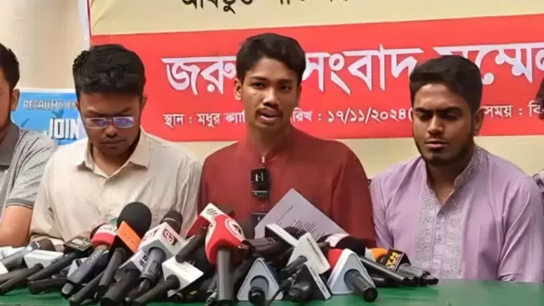 কঠোর কর্মসূচির হুঁশিয়ারি দিলেন ঢাবি শিক্ষার্থীরা