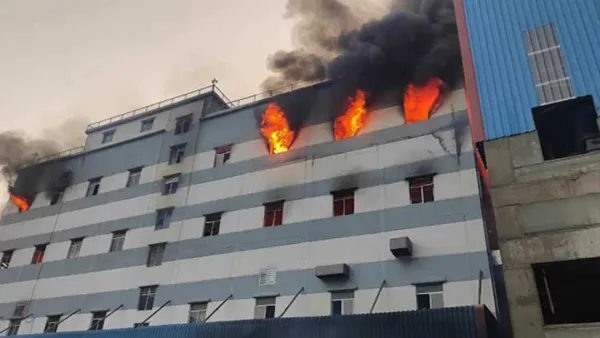 নারায়ণগঞ্জে টিস্যুর গুদামে আগুন, নিয়ন্ত্রণে ১৪ ইউনিট