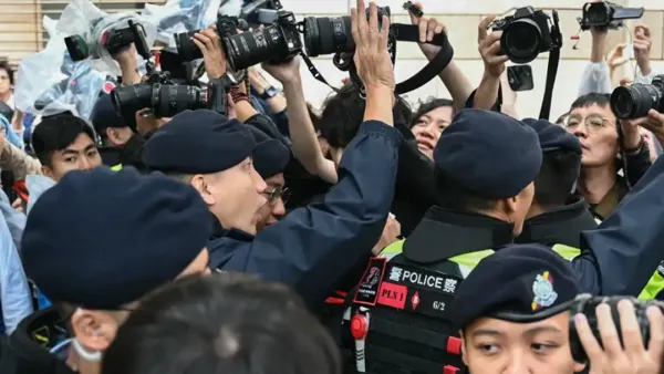 গণতন্ত্র চাওয়ায় হংকংয়ে ৪৫ জনের কারাদণ্ড