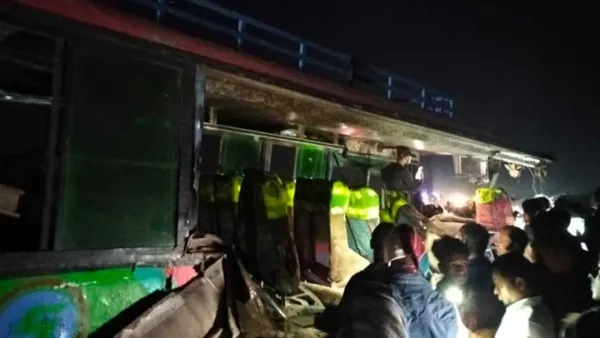 ধামরাইয়ে বাস-ট্রাক সংঘর্ষে নিহত ৪