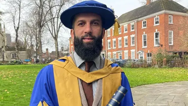 ডক্টরেট ডিগ্রি লাভ করেছেন মঈন আলী