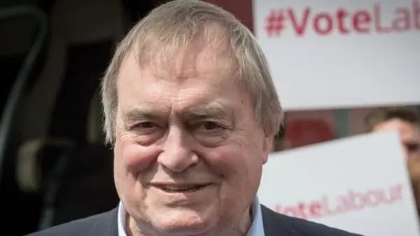 ব্রিটেনের সাবেক উপ প্রধানমন্ত্রী প্রেসকট মারা গেছেন