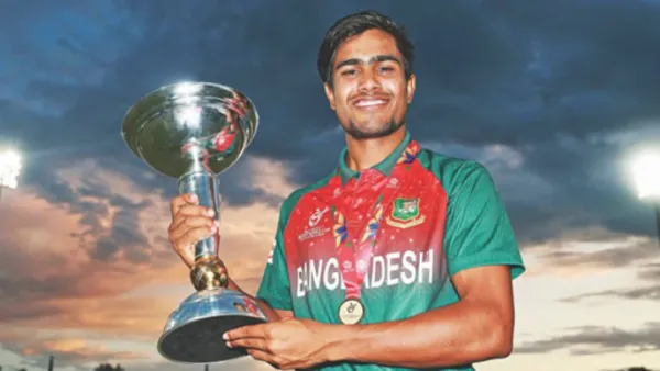 নিষিদ্ধ হলেন আকবর