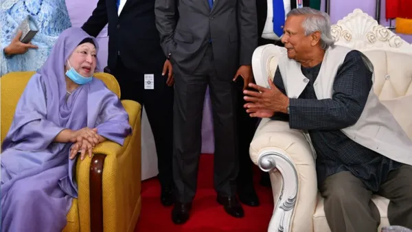 সেনাকুঞ্জে হাস্যোজ্জ্বল খালেদা জিয়া, যা বললেন ড. ইউনূস