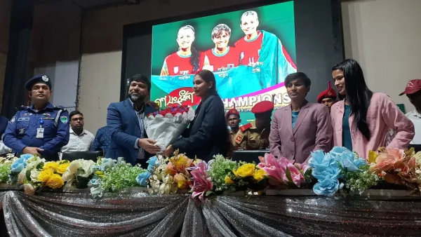 সাতক্ষীরায় সাবিনা-মাসুরাদের লালগালিচা গণসংবর্ধনা