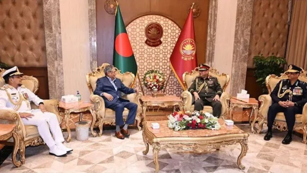 রাষ্ট্রপতির সঙ্গে তিন বাহিনী প্রধানের সৌজন্য সাক্ষাৎ