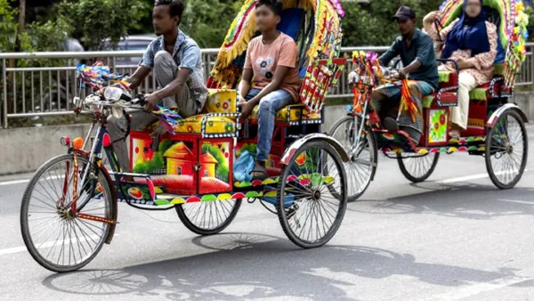 অনুমতি-নিষিদ্ধের দোলাচলে ব্যাটারিচালিত অটোরিকশা