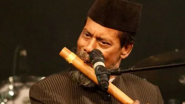 গানে সুরে বাঁশির জাদুতে নেচে ওঠে প্রাণ