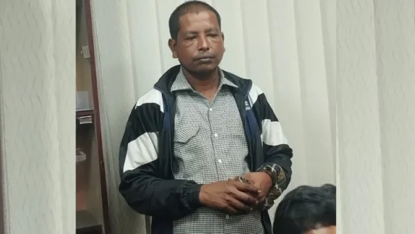 ‘সন্দেহভাজন’ রিকশাচালককে আটক করে থানায় নিয়ে গেল পুলিশ