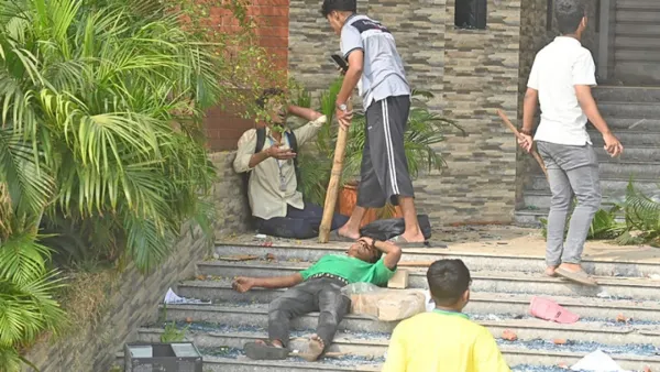 ৩ কলেজের সংঘর্ষ, ন্যাশনাল মেডিকেলে ভর্তি ৩০ শিক্ষার্থী