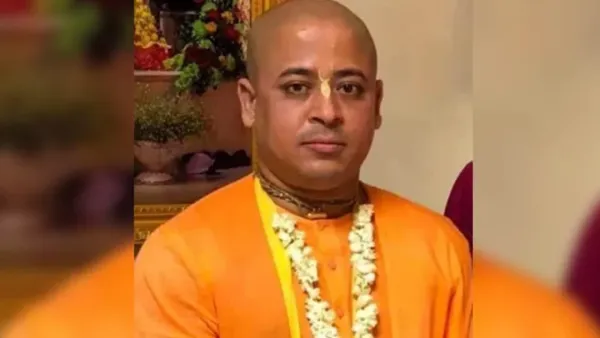 শাহবাগ অবরোধকারী সনাতন ধর্মাবলম্বীদের হটালো জনতা