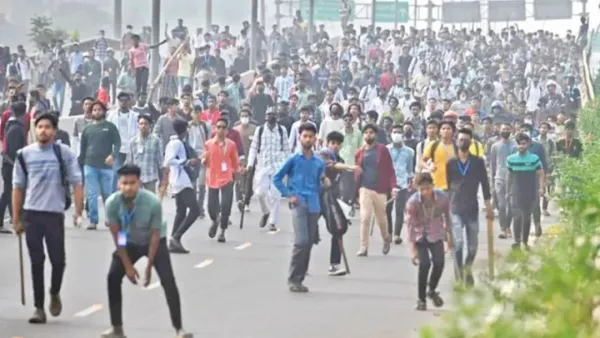 নৈরাজ্যে ইন্ধন পলাতকদের