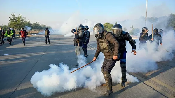 রণক্ষেত্রে পরিণত হয়েছে ইসলামাবাদ