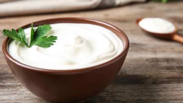 শীতকালে টক দই খেলে কী হয়?