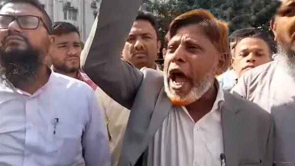 যুগ্মসচিবের শাস্তির দাবিতে সচিবালয়ে বিক্ষোভ