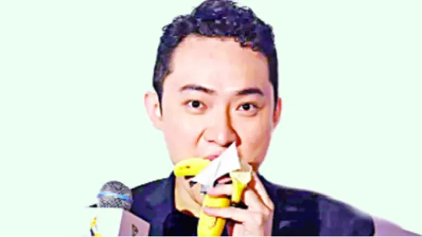 ৭২ কোটিতে কেনা সেই কলা পেটে!