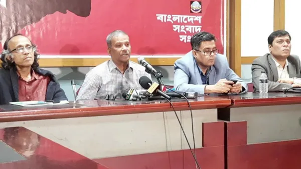‘ভারতীয় দালালদের’ সঙ্গে বৈঠকের অভিযোগ নিয়ে যা বললেন আসিফ নজরুল 