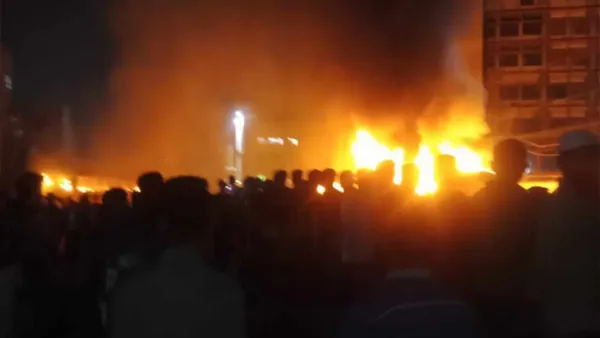 ঢাকা-ময়মনসিংহ মহাসড়ক অবরোধ, বাসে আগুন