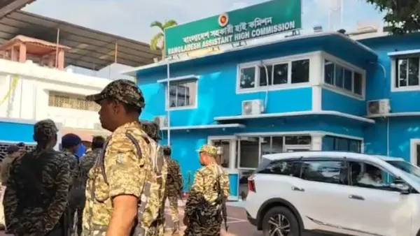 বাংলাদেশ সহকারী হাইকমিশনে হামলা চালাল ভারতীয়রা, ছেড়া হলো পতাকা